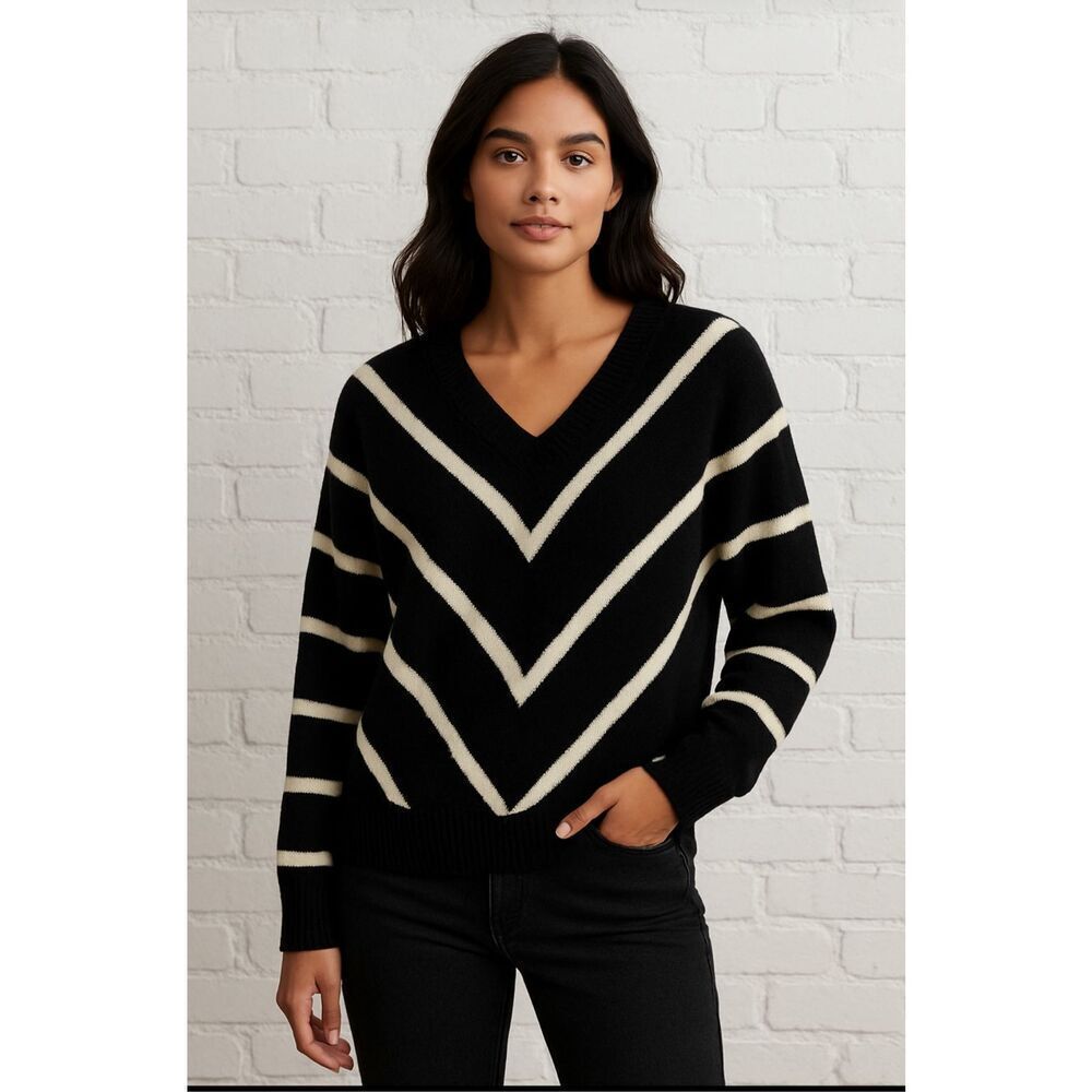 Angeleye Dolman Sleeve Black and White V neck Sweater Medium A